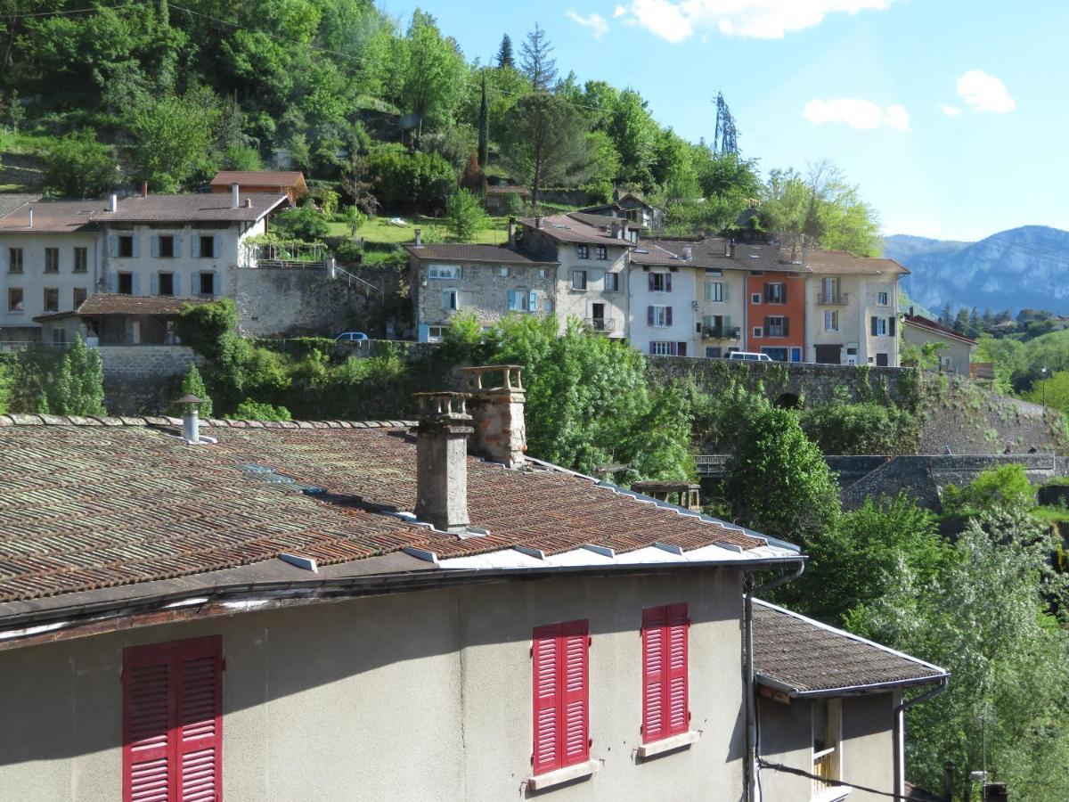 Appartement Au Bonheur Suspendu à Pont-en-Royans Extérieur photo